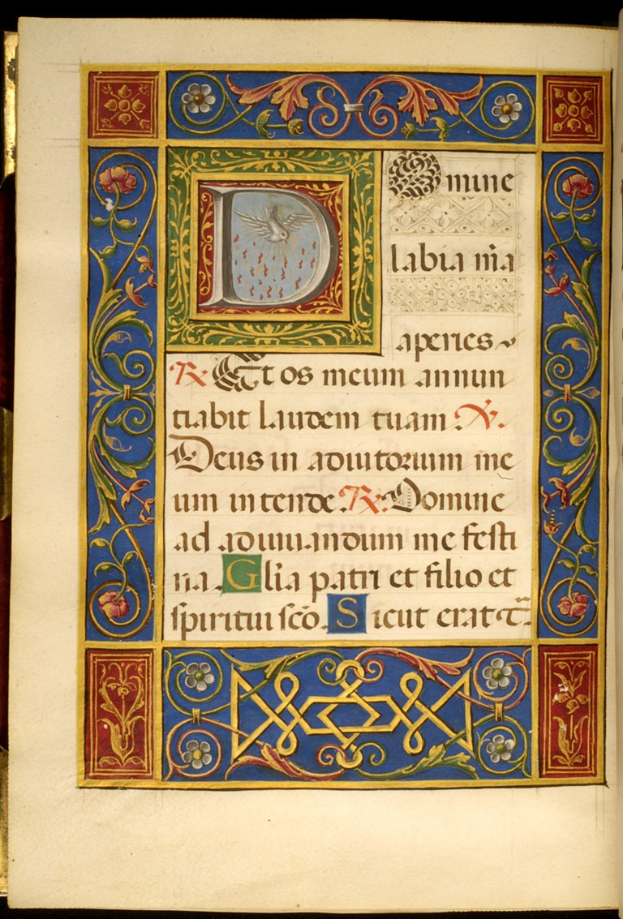 Offene Buchseite mit einer illuminierten Handschrift, die einen großen, verzierten Buchstaben 'D' zeigt, umgeben von detaillierten Entwürfen und Text in leuchtenden Farben.