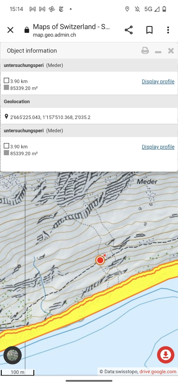 Topografische Karte der Schweiz auf einem Mobilbildschirm mit begleitendem Text und Symbolen.