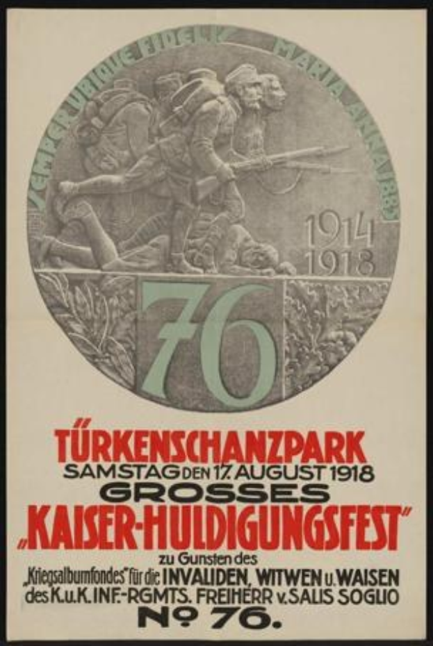 Ein Vintage-Plakat zum 70. Jubiläum des Kaiser-Huldigungsfestes in Berlin, Deutschland, das eine Gruppe von Menschen in der Mitte zeigt, umgeben von Text und Zahlen, in einem Foto Rahmen.