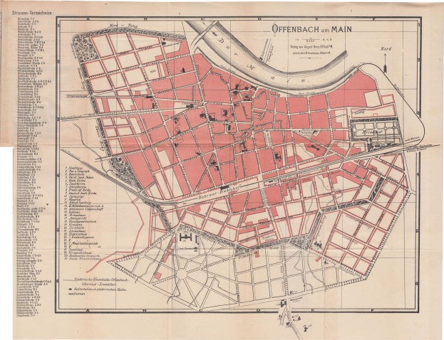 Detailiertes altes Stadtplan von Offenbach, Deutschland, zeigt Straßen, Gebäude und Sehenswürdigkeiten auf einem weißen Hintergrund.