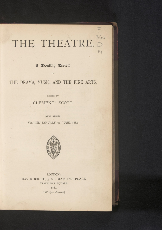 Titelblatt eines aufgeschlagenen Buches mit dem Titel "The Theatre: A Monthly Review of the Drama, Music, and the Fine Arts" mit Text und Logo auf einer Seite.