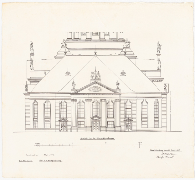 Eine detaillierte Zeichnung der Schlosshof-Gebäudefassade in Dresden, Deutschland, mit zahlreichen Fenstern und Statuen, skizziert auf einem Blatt Papier mit handgeschriebener Text.