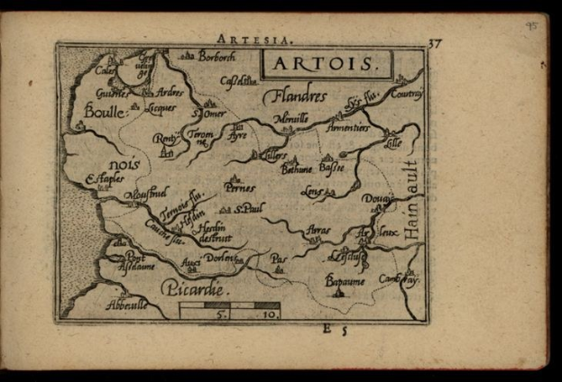 Eine detaillierte Karte von Frankreich auf dem Umschlag eines alten Buches, das Flüsse, Berge und Städte zeigt, mit begleitendem Text.