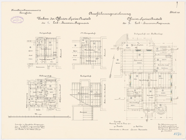 Schwarzer und weißer Grundriss des ehemaligen Bundeskanzleramts mit detaillierter Architekturplanung und Anmerkungen.