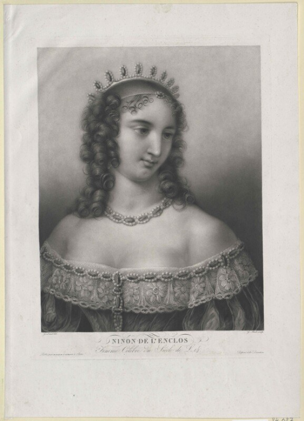 Schwarz-weißes Gravurporträt einer Frau in einer Tiara und einem prunkvollen Kleid innerhalb eines Photo-Rahmens, beschriftet mit "Nina de l'enclos" unten.