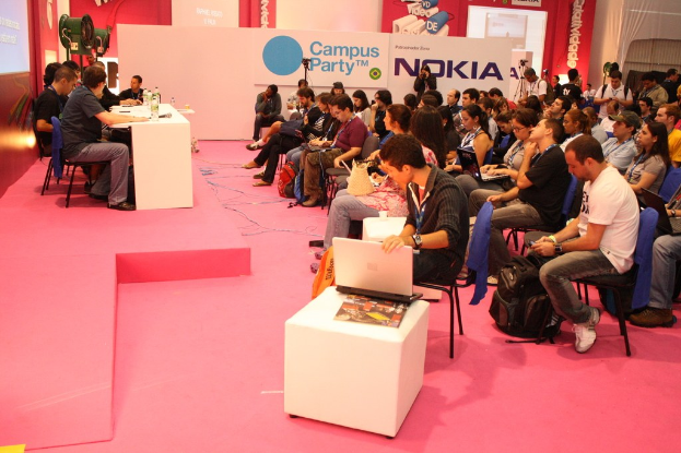 Kyle Cooke verrät schockierende Affäre bei Cannes Lions 'Virtual Reali-Tea' Live-Podcast-Aufnahme