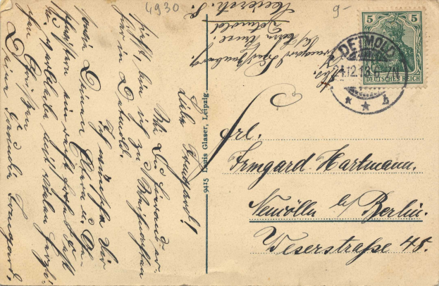 Alte Postkarte mit einem 1930er Datumstempel, die den Text "Deutsches Reich" und eine 5-Cent-Marke zeigt.